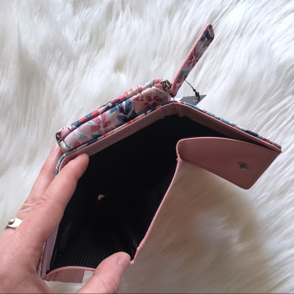 TAHARI | Trifold Multicolored Floral Zip Wallet - Picture 4 of 6